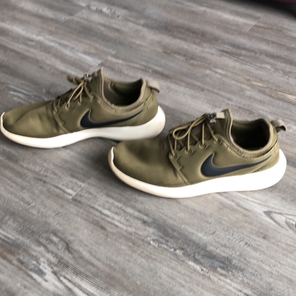 Nike Roshe (Waterproof) - Picture 4 of 5